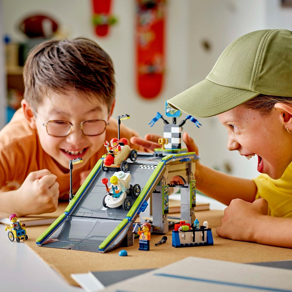 Lego City 60460 Nessun Limite: gara sulla pista a rampe